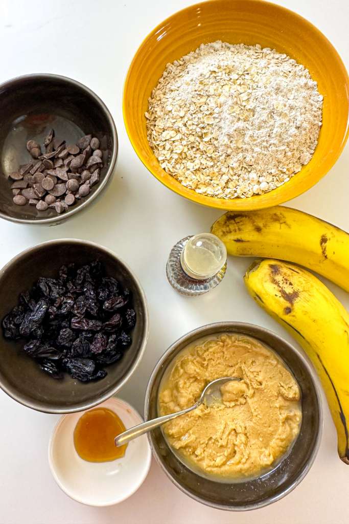 ingredientes dos biscoitos de banana e aveia fit como banana aveia passas